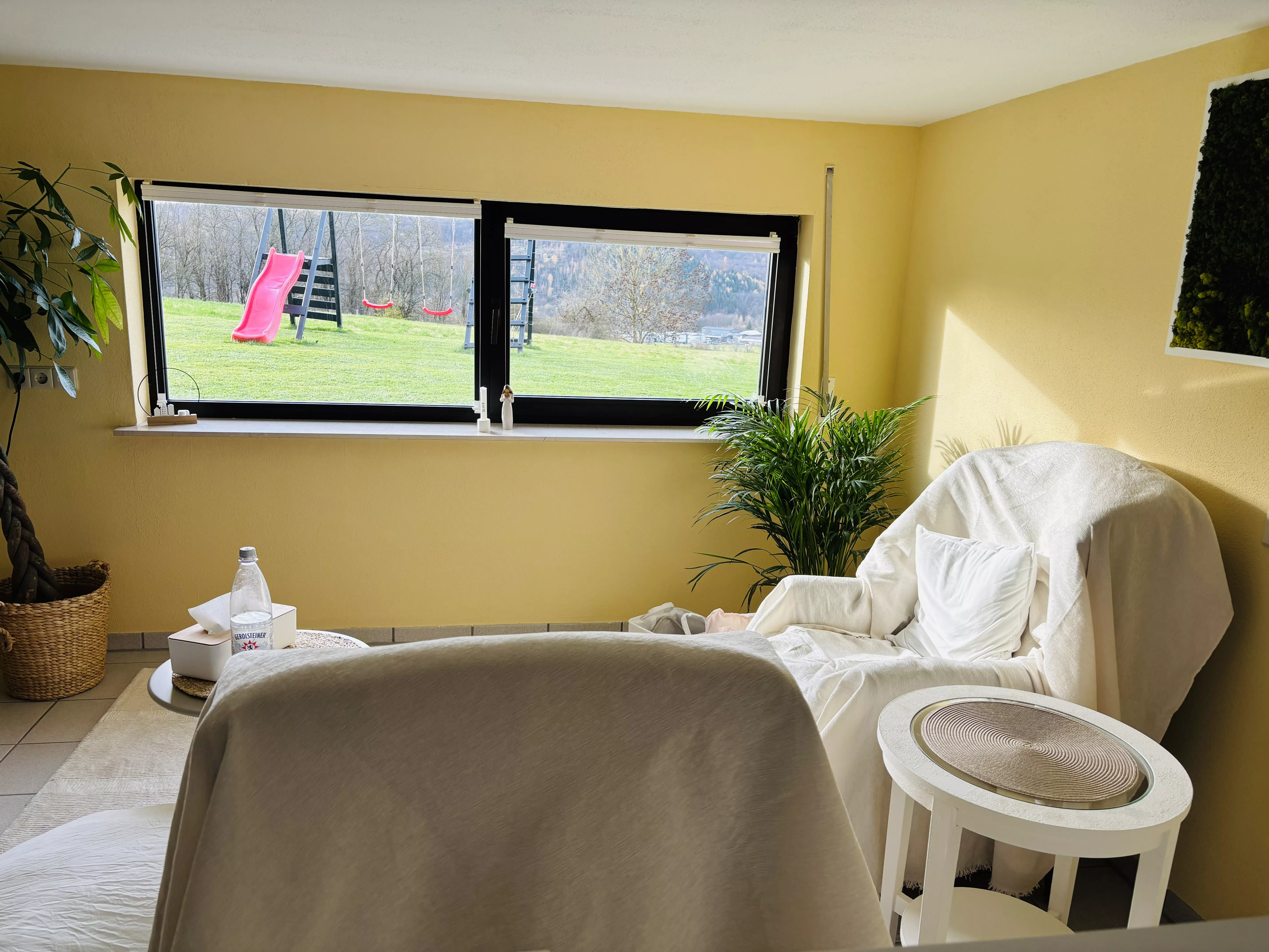 Praxisraum mit Ausblick