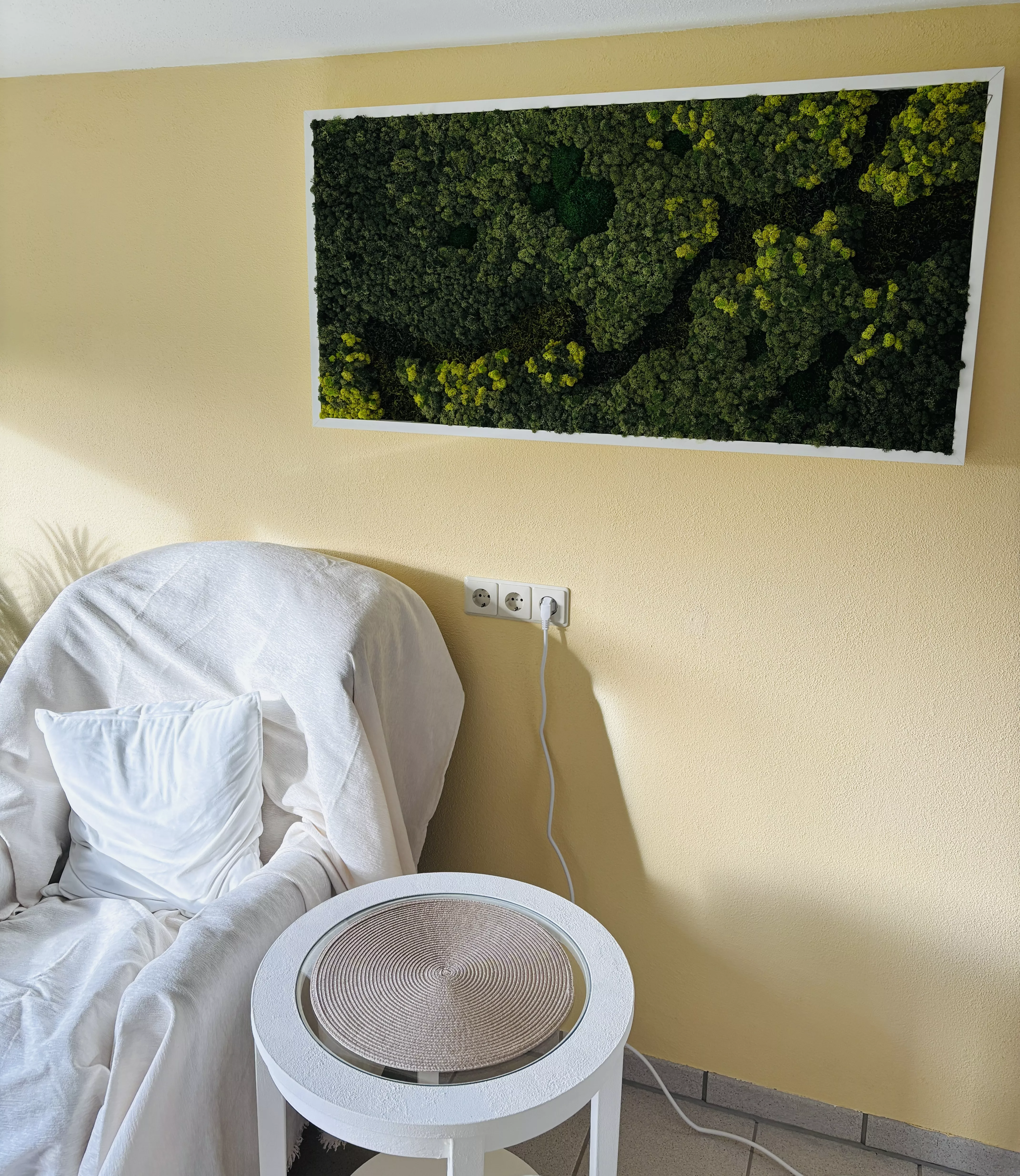 Praxisraum mit Moosbild